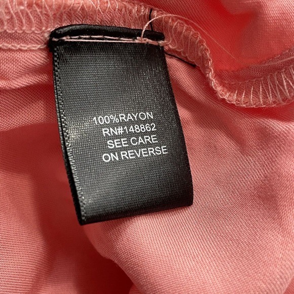 Torrid 3 Women’s Plus Size 3X Solid Pink 100% Rayon Button Down Blouse Top - Picture 4 of 14